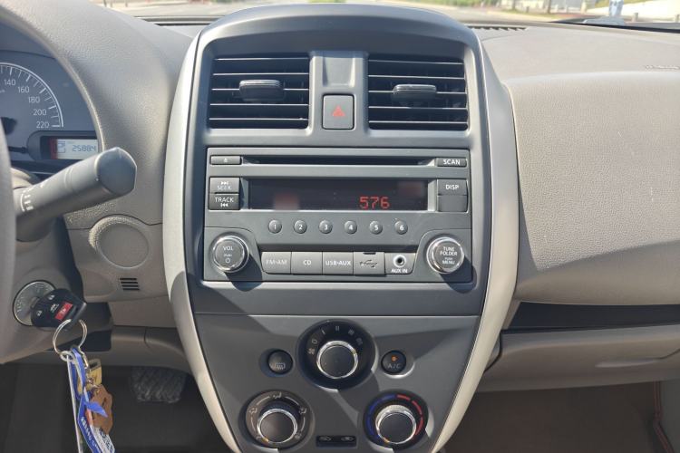 Used Nissan Sunny 2014 1.5XE CVT Comfort Edition Audio And AC Panel