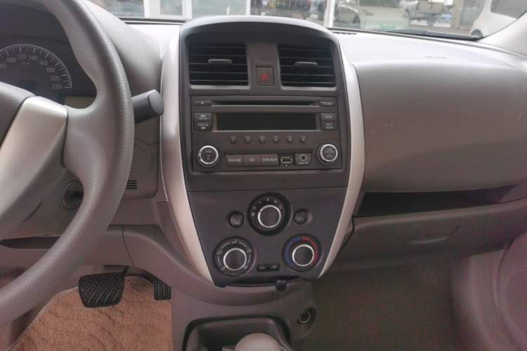 Used Nissan Sunny 2014 1.5XE CVT Comfort Edition Audio And AC Panel