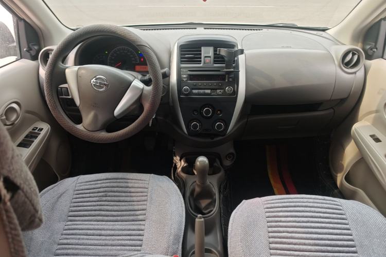 Used Nissan Sunny 2014 1.5XE Manual Comfort Edition Center Console
