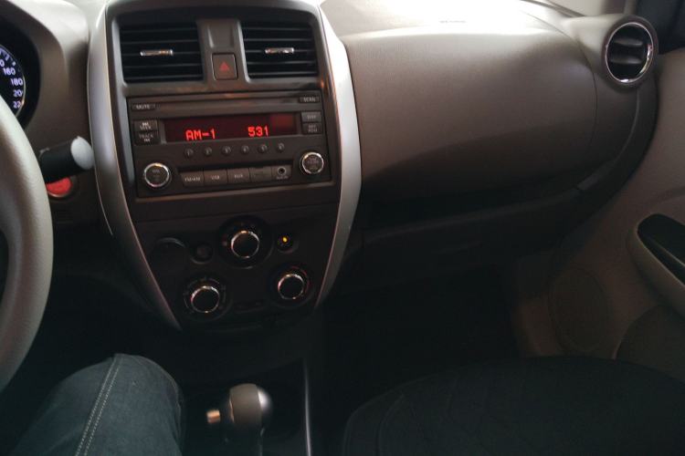 Used Nissan Sunny 2014 1.5XL CVT Luxury Edition Center Console