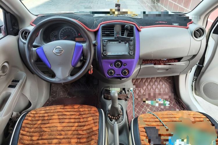 Used Nissan Sunny 2014 1.5XE Manual Comfort Edition Center Console