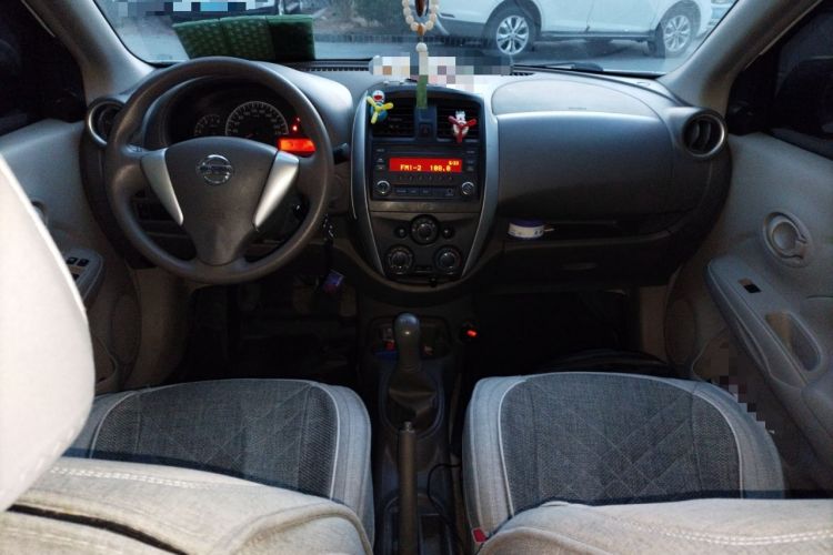 Used Nissan Sunny 2014 1.5XE Manual Comfort Edition Center Console