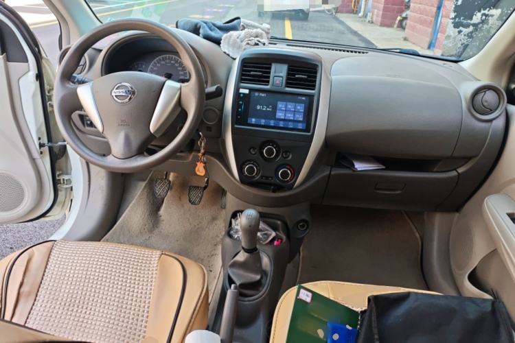 Used Nissan Sunny 2014 1.5XE Manual Comfort Edition Center Console