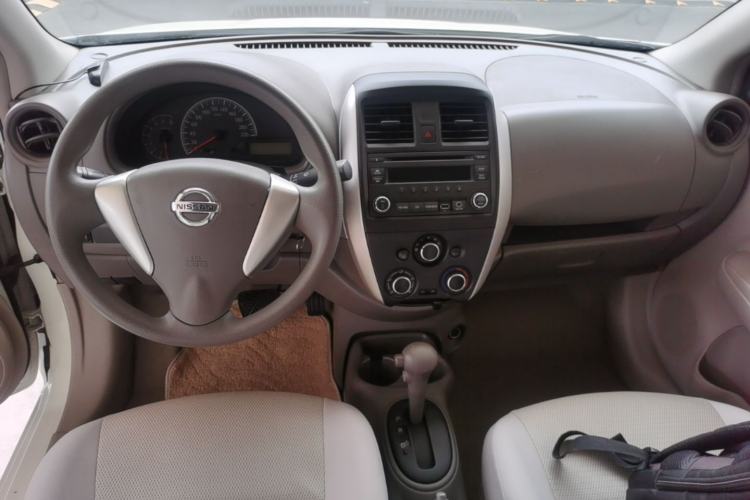 Used Nissan Sunny 2014 1.5XE CVT Comfort Edition Center Console
