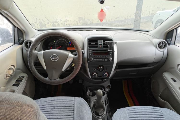 Used Nissan Sunny 2014 1.5XE Manual Comfort Edition Center Console