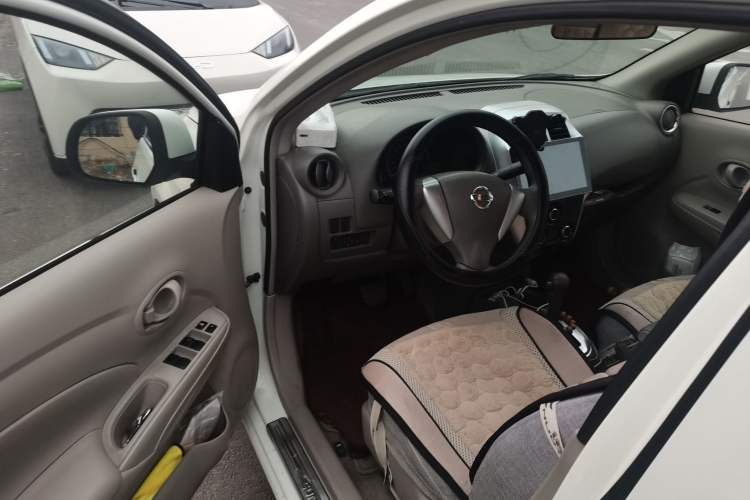 Used Nissan Sunny 2014 1.5XE CVT Elite Edition Driver Seat