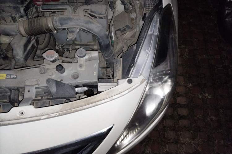 Used Nissan Sunny 2014 1.5XE Manual Comfort Edition Engine Bay Left