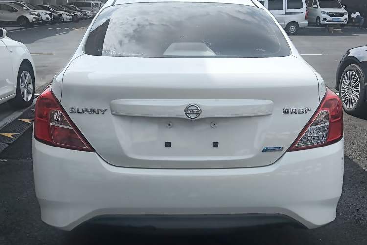 Used Nissan Sunny 2014 1.5XE Manual Comfort Edition Exterior 4
