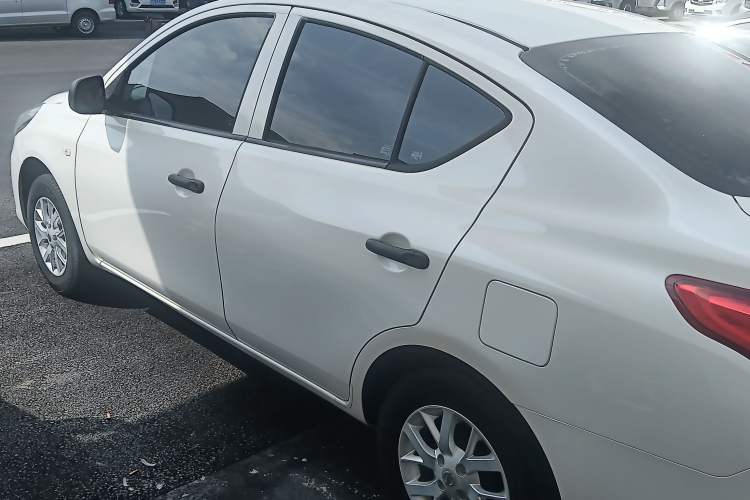 Used Nissan Sunny 2014 1.5XE Manual Comfort Edition Exterior 5