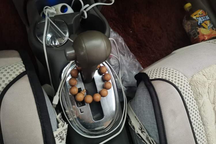 Used Nissan Sunny 2014 1.5XE CVT Elite Edition Gear Lever
