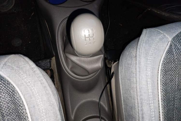 Used Nissan Sunny 2014 1.5XE Manual Comfort Edition Gear Lever