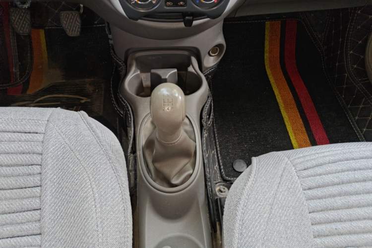 Used Nissan Sunny 2014 1.5XE Manual Comfort Edition Gear Lever