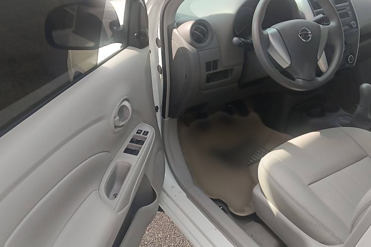 Used Nissan Sunny 2014 1.5XE Manual Comfort Edition Interior 2