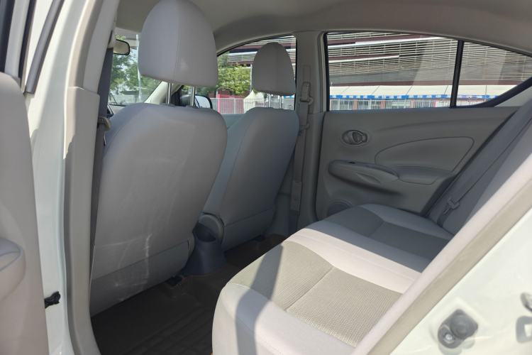 Used Nissan Sunny 2014 1.5XE CVT Comfort Edition Interior 2