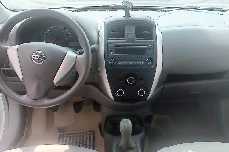 Used Nissan Sunny 2014 1.5XE Manual Comfort Edition Interior 3