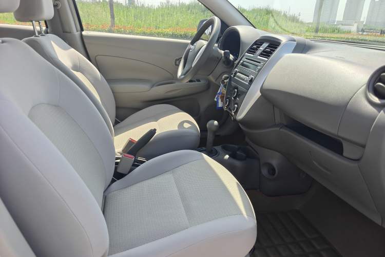 Used Nissan Sunny 2014 1.5XE CVT Comfort Edition Interior 4