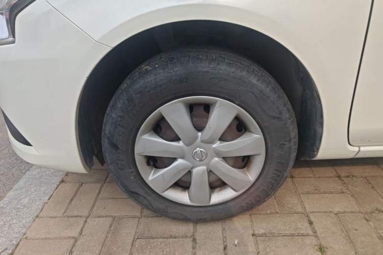Used Nissan Sunny 2014 1.5XE Manual Comfort Edition Left Front Wheel Hub