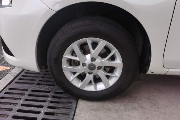 Used Nissan Sunny 2014 1.5XE CVT Comfort Edition Left Front Wheel Hub