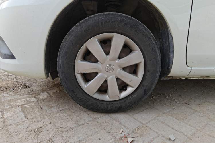 Used Nissan Sunny 2014 1.5XE Manual Comfort Edition Left Front Wheel Hub