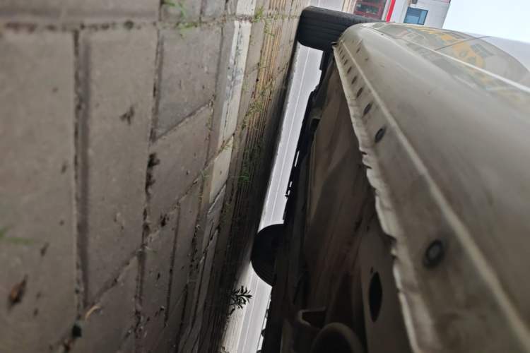 Used Nissan Sunny 2014 1.5XE Manual Comfort Edition Left Side Sill