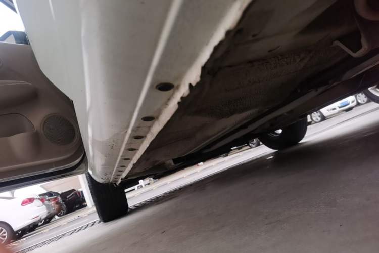 Used Nissan Sunny 2014 1.5XE CVT Comfort Edition Left Side Sill