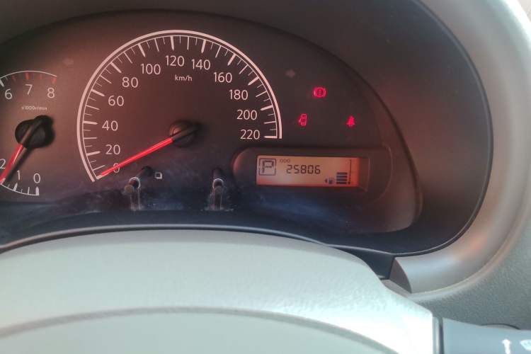 Used Nissan Sunny 2014 1.5XE CVT Comfort Edition Odometer Close Up
