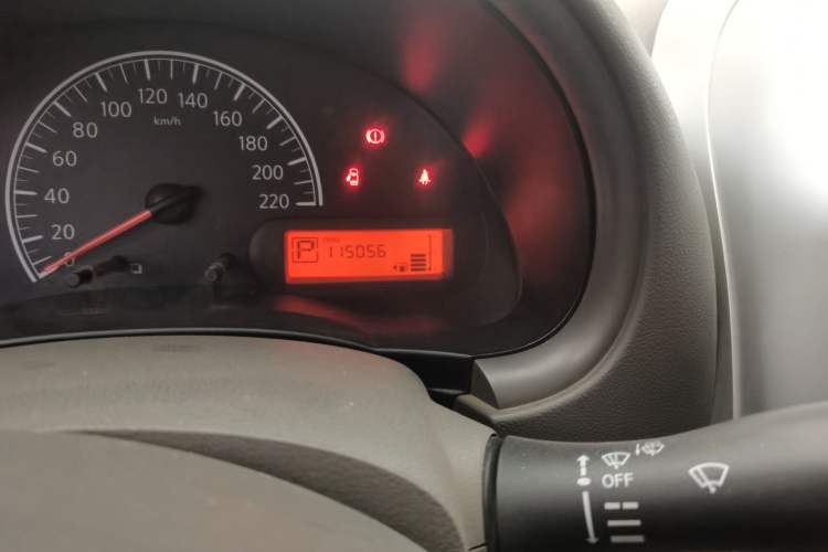 Used Nissan Sunny 2014 1.5XE CVT Elite Edition Odometer Close Up