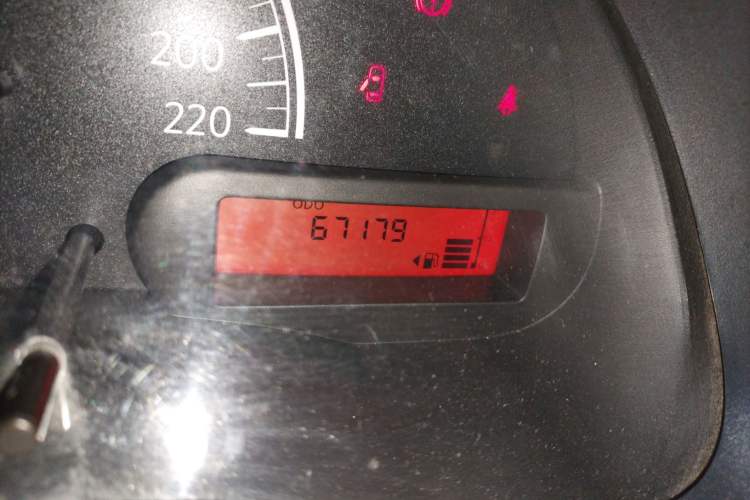 Used Nissan Sunny 2014 1.5XE Manual Comfort Edition Odometer Close Up
