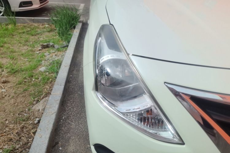 Used Nissan Sunny 2014 1.5XE CVT Comfort Edition Right Front Headlight