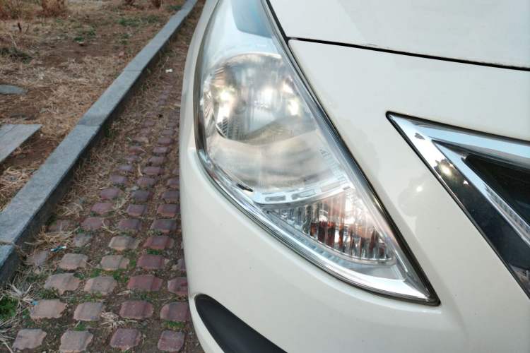 Used Nissan Sunny 2014 1.5XE Manual Comfort Edition Right Front Headlight