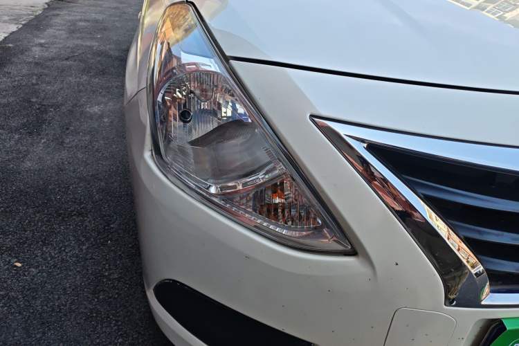Used Nissan Sunny 2014 1.5XE Manual Comfort Edition Right Front Headlight