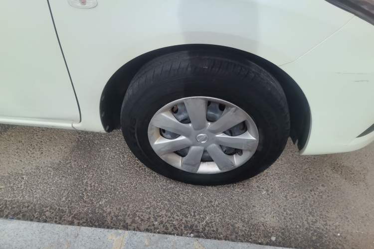 Used Nissan Sunny 2014 1.5XE CVT Comfort Edition Right Front Wheel Hub