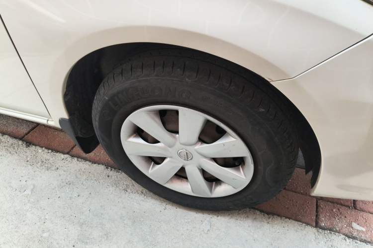 Used Nissan Sunny 2014 1.5XE Manual Comfort Edition Right Front Wheel Hub