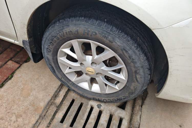 Used Nissan Sunny 2014 1.5XE Manual Comfort Edition Right Front Wheel Hub