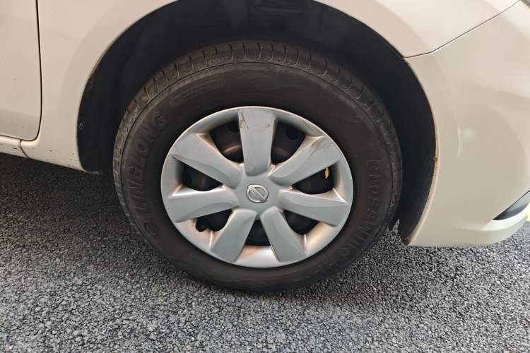 Used Nissan Sunny 2014 1.5XE Manual Comfort Edition Right Front Wheel Hub