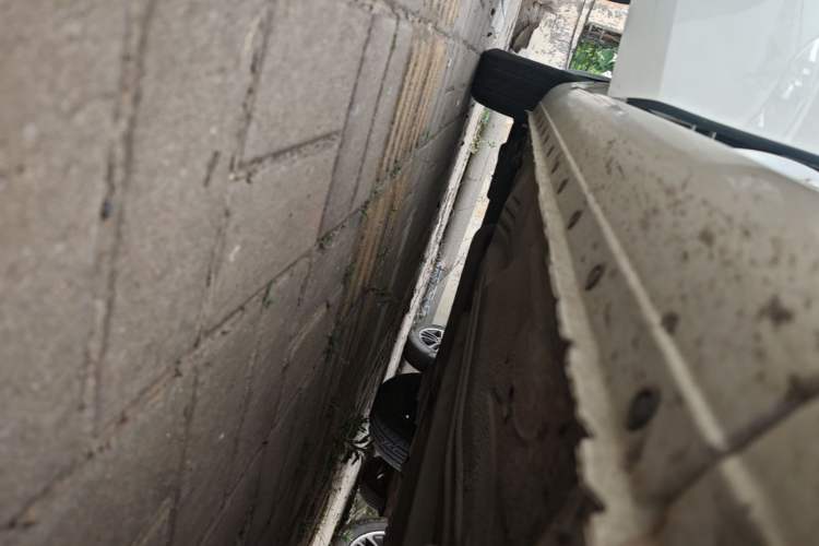 Used Nissan Sunny 2014 1.5XE Manual Comfort Edition Right Side Sill