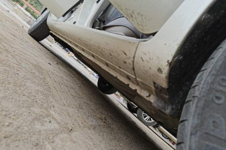 Used Nissan Sunny 2014 1.5XE Manual Comfort Edition Right Side Sill