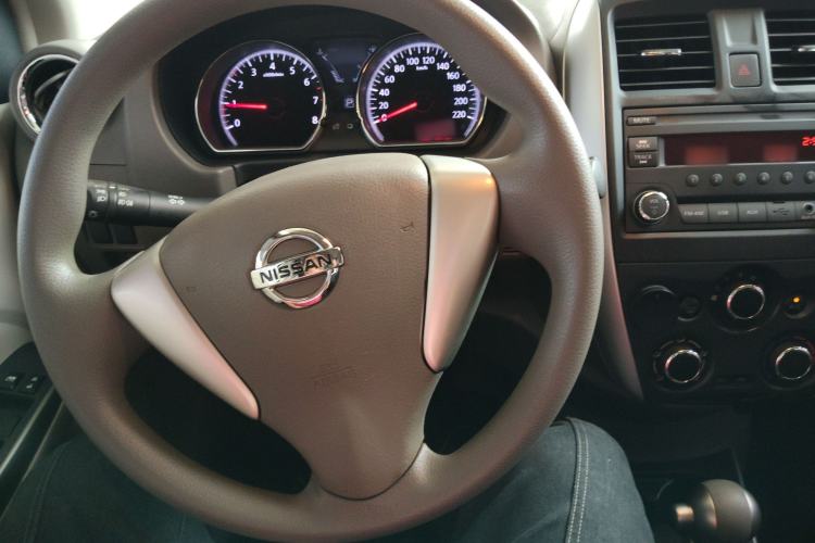 Used Nissan Sunny 2014 1.5XL CVT Luxury Edition Steering Wheel