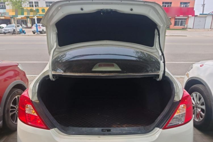 Used Nissan Sunny 2014 1.5XE Manual Comfort Edition Trunk