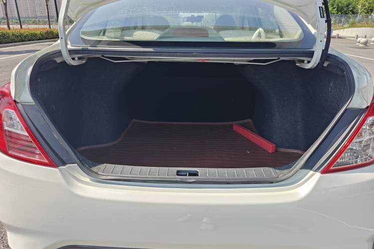 Used Nissan Sunny 2014 1.5XE CVT Comfort Edition Trunk