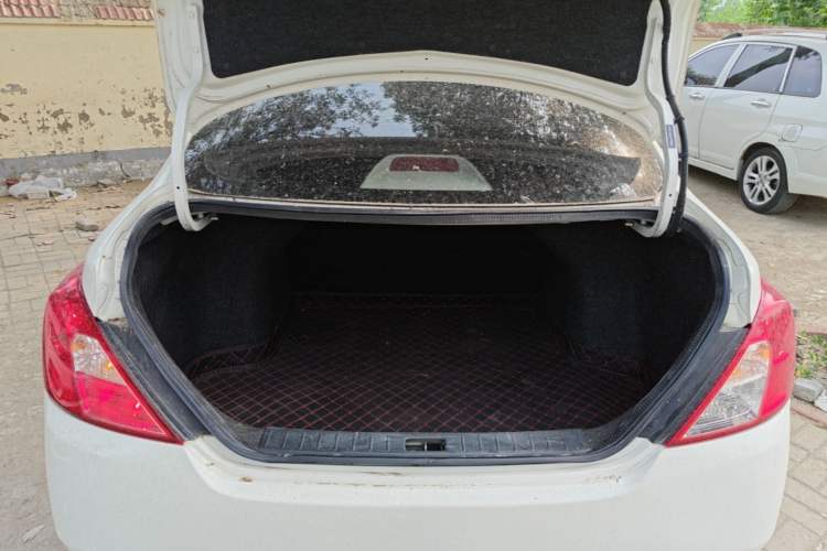 Used Nissan Sunny 2014 1.5XE Manual Comfort Edition Trunk