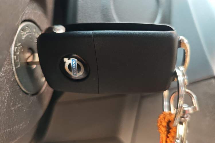 Used Nissan Sunny 2014 1.5XE Manual Comfort Edition Vehicle Key