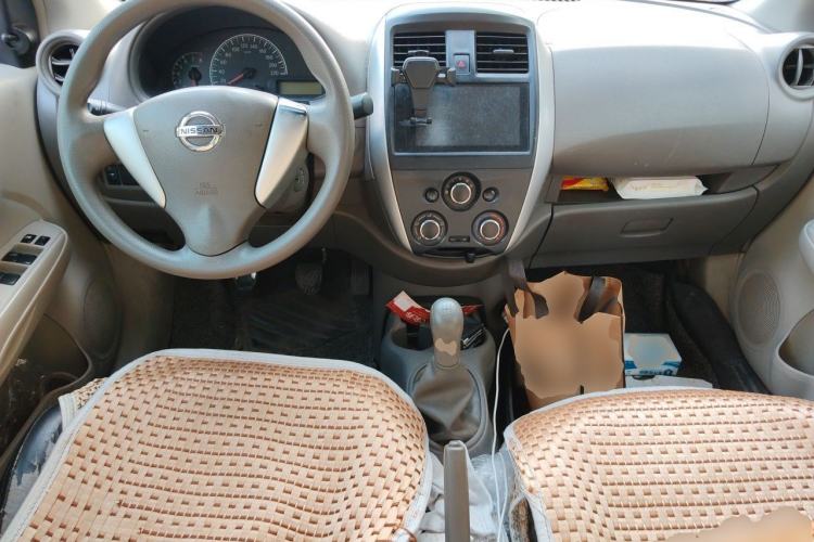 Used Nissan Sunny 2014 1.5XE Manual Comfort Edition Center Console
