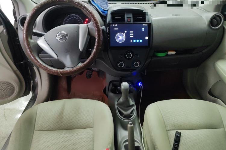 Used Nissan Sunny 2014 1.5XE Manual Comfort Edition Center Console