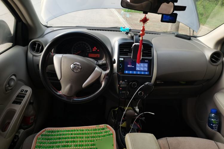 Used Nissan Sunny 2014 1.5XE CVT Elite Edition Center Console