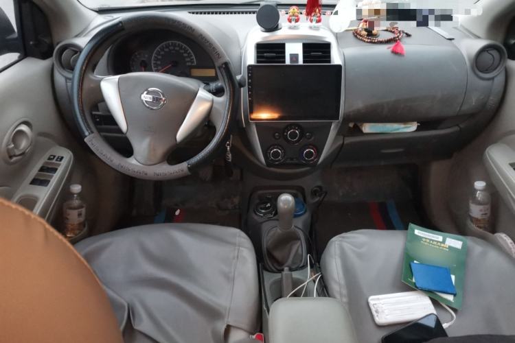 Used Nissan Sunny 2014 1.5XE Manual Comfort Edition Center Console