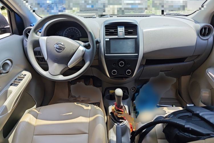 Used Nissan Sunny 2014 1.5XE Manual Comfort Edition Center Console