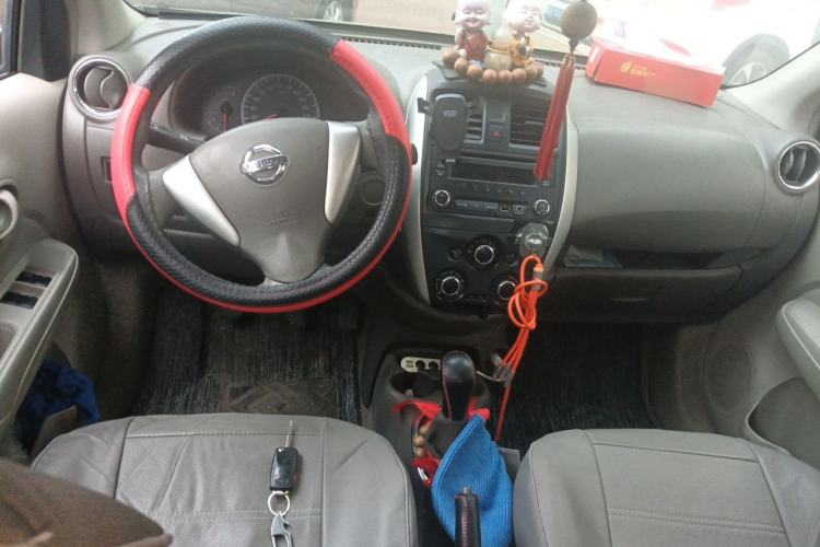 Used Nissan Sunny 2014 1.5XE Manual Elite Edition Center Console