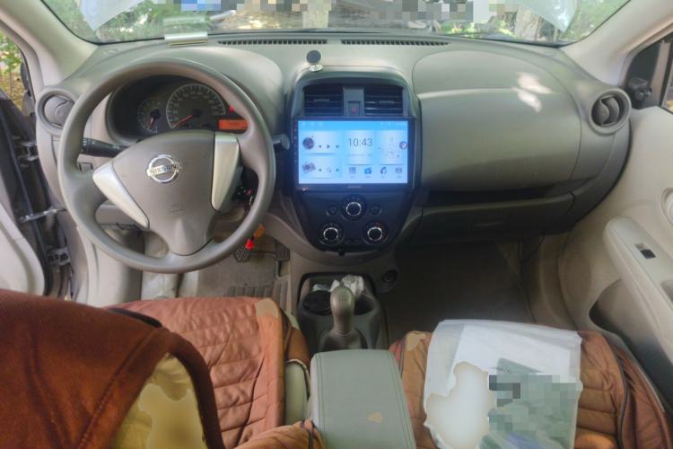 Used Nissan Sunny 2014 1.5XE Manual Comfort Edition Center Console