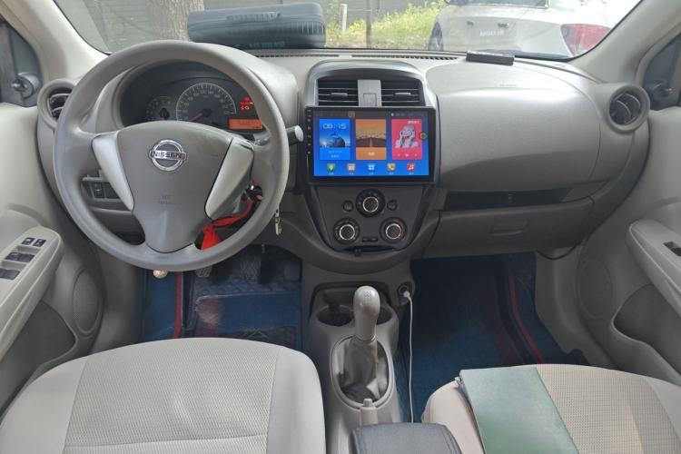 Used Nissan Sunny 2014 1.5XE Manual Comfort Edition Center Console